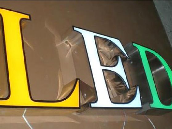 紫云介绍LED招牌的基础知识。