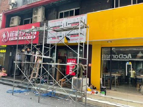 紫云制作广告招牌如何避免它发黄？